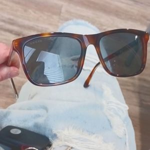 Brand new gucci shades